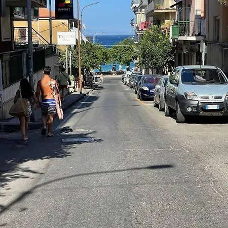 Casa Vacanza Giardini Naxos Taormina Miranaxos Exterior photo