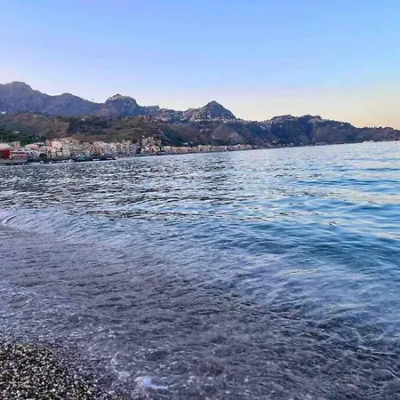 Casa Vacanza Giardini Naxos Taormina Miranaxos Exterior photo