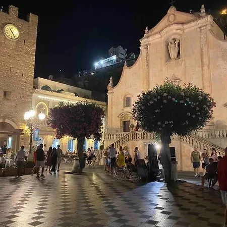 Casa Vacanza Giardini Naxos Taormina Miranaxos Exterior photo