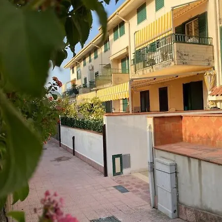 Casa Vacanza Giardini Naxos Taormina Miranaxos Exterior photo
